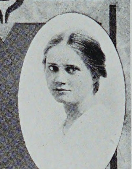 Yearbook portrait of Helen Stuart Heizer, Cambridge High and Latin School, class of 1917