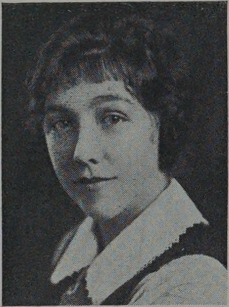 Yearbook portrait of Helen G. Craven, Cambridge High and Latin School, class of 1924